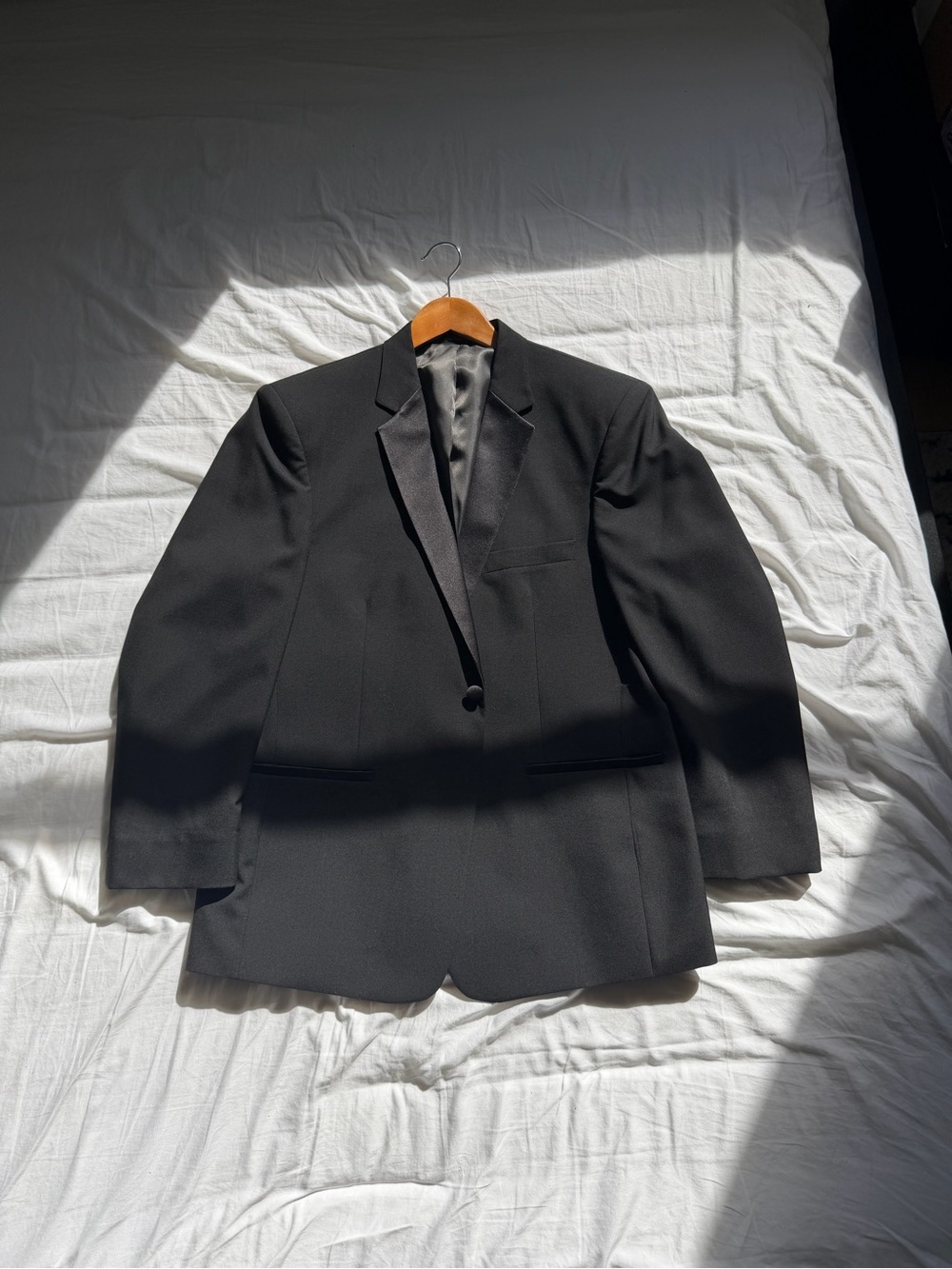 Men's Black Single-Button Tuxedo Jacket with Satin Lapel